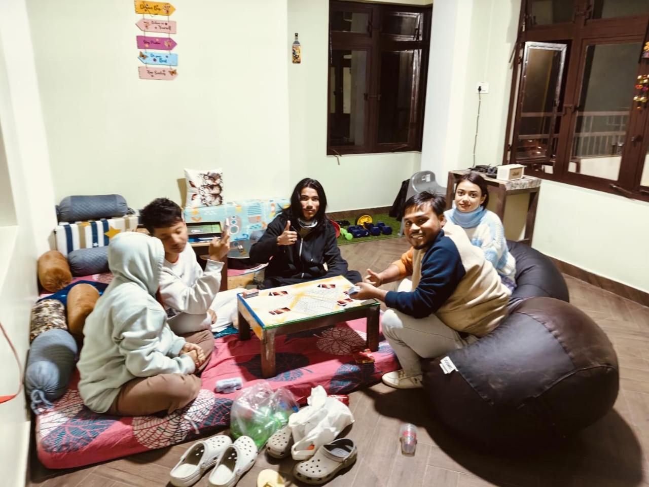 Xtsy Travellers Hostel 西隆 外观 照片