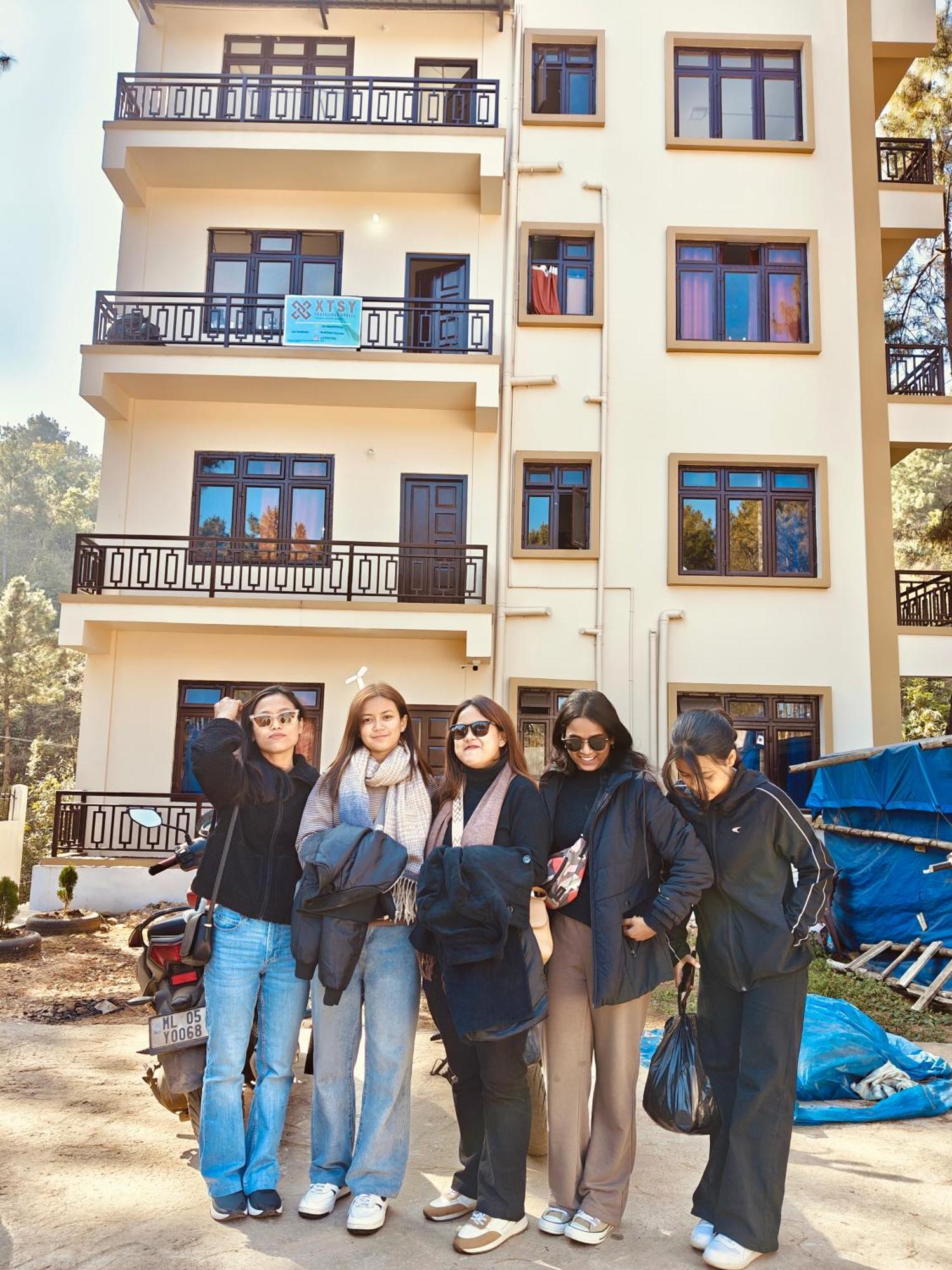 Xtsy Travellers Hostel 西隆 外观 照片