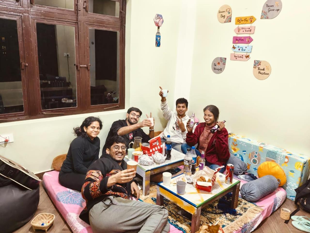 Xtsy Travellers Hostel 西隆 外观 照片