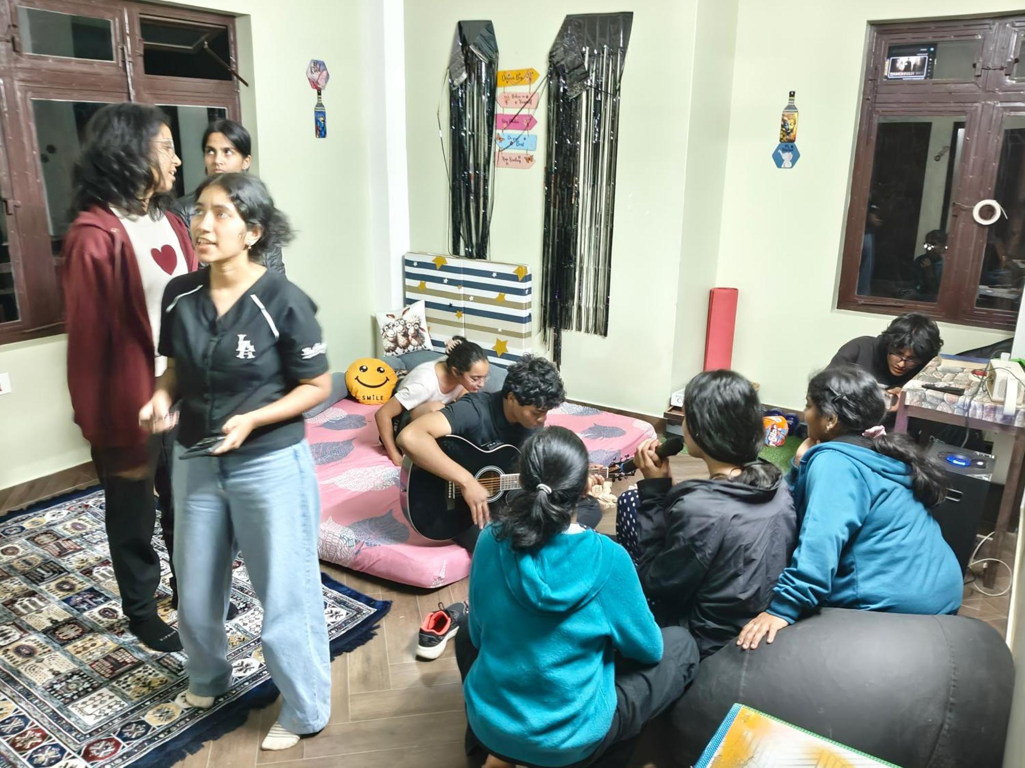 Xtsy Travellers Hostel 西隆 外观 照片