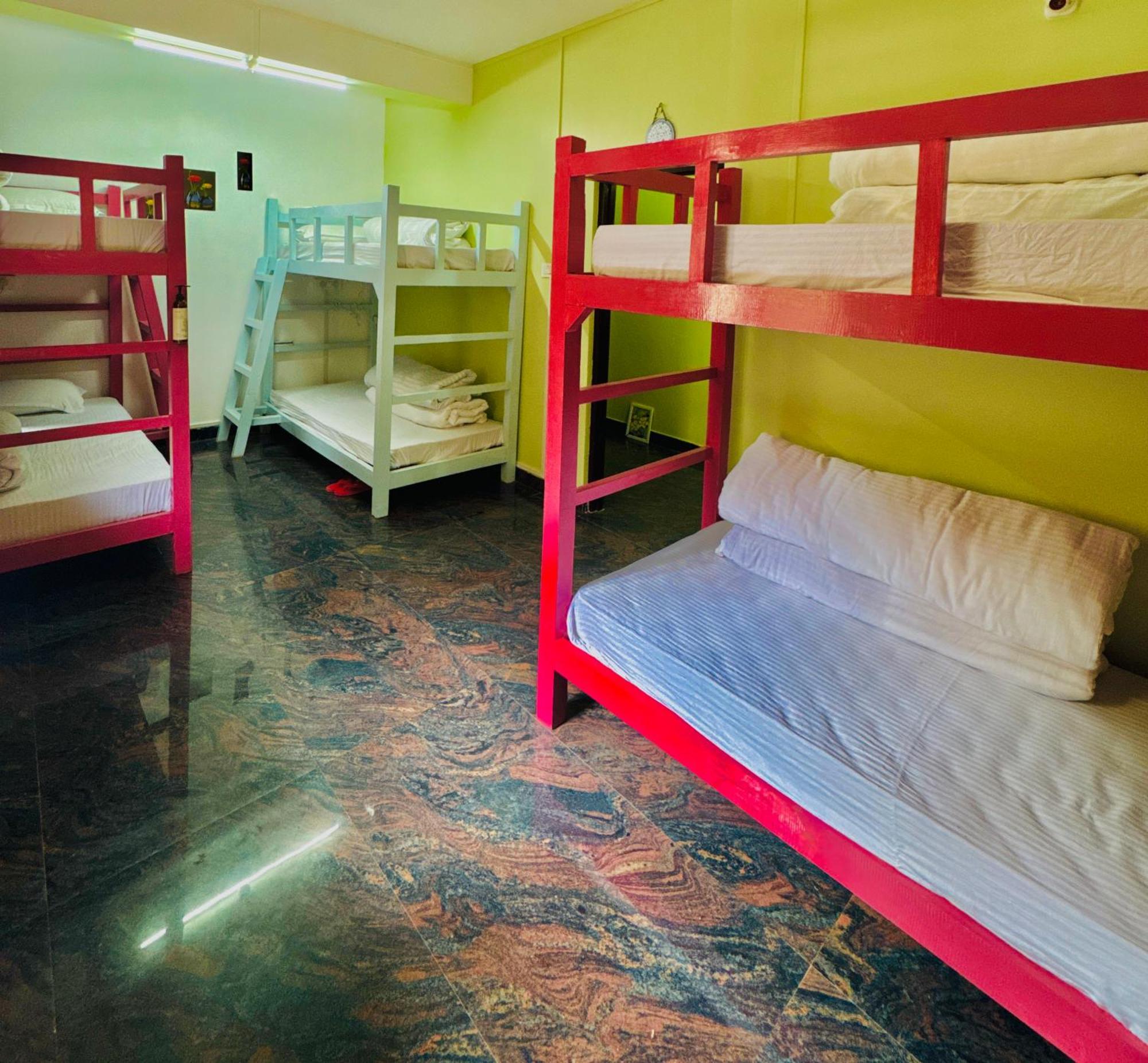 Xtsy Travellers Hostel 西隆 外观 照片