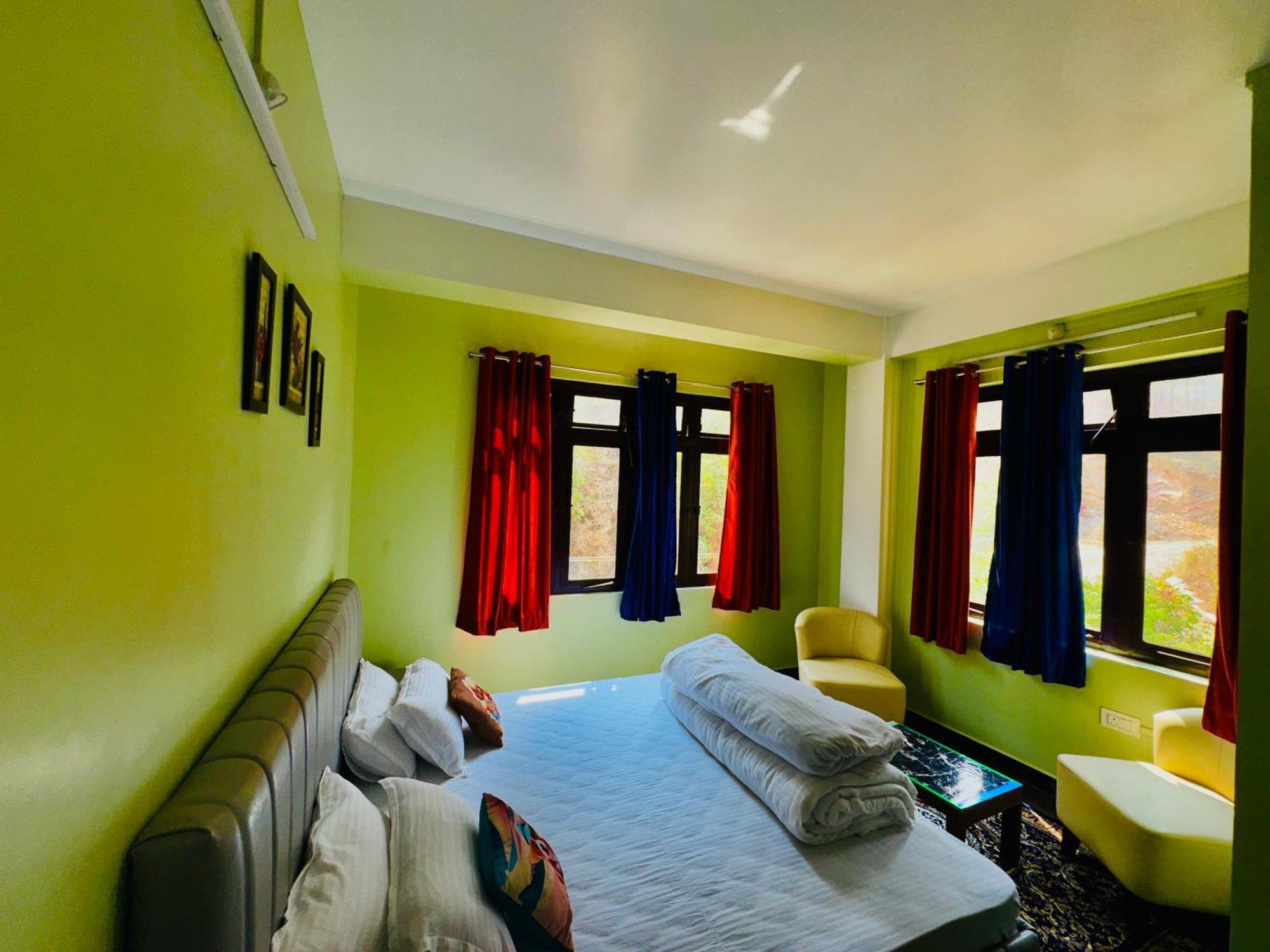 Xtsy Travellers Hostel 西隆 外观 照片