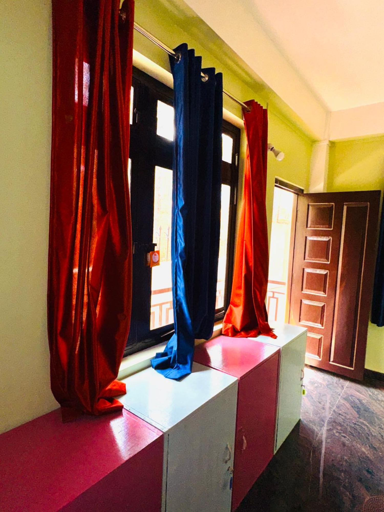 Xtsy Travellers Hostel 西隆 外观 照片