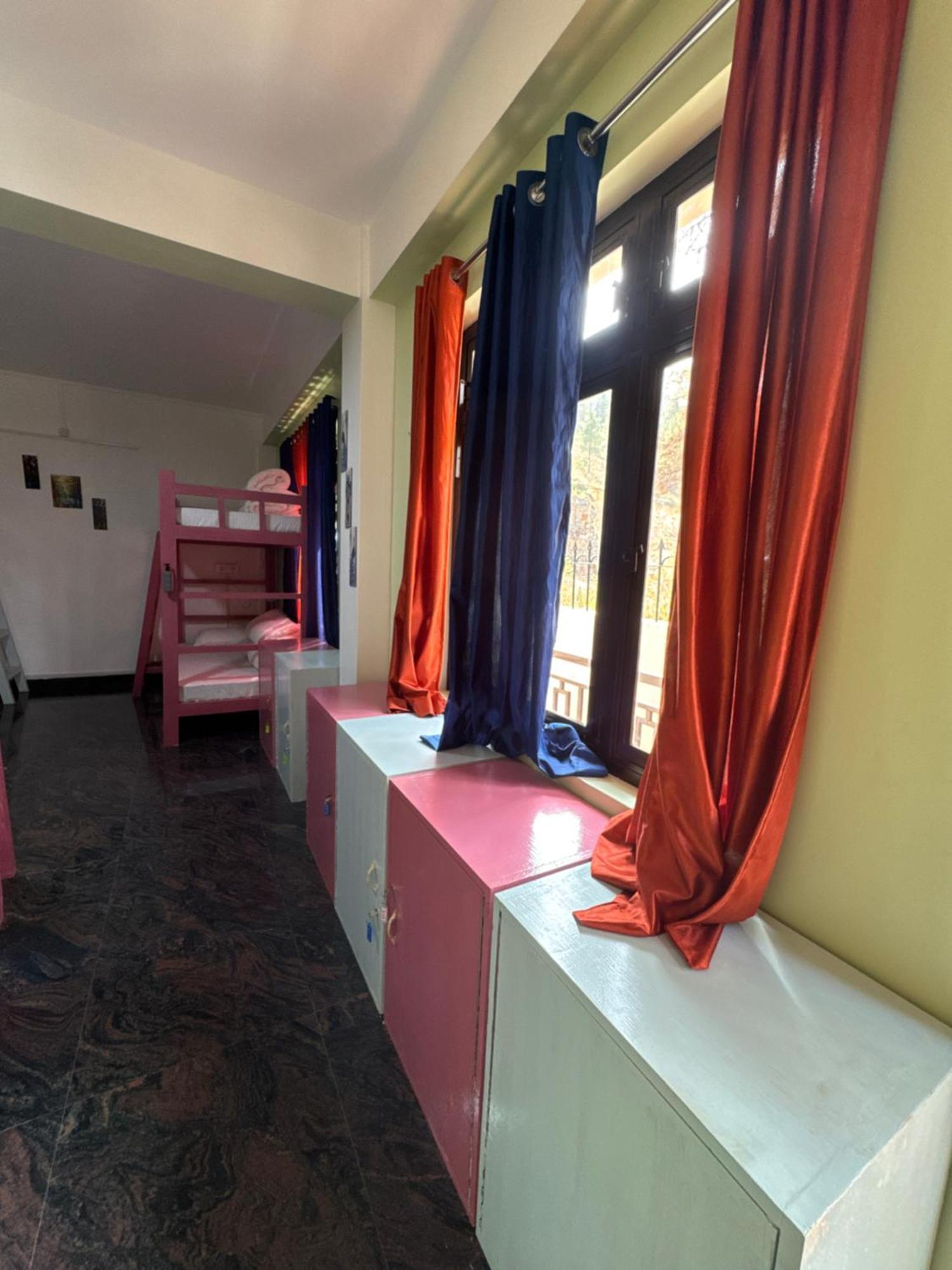 Xtsy Travellers Hostel 西隆 外观 照片