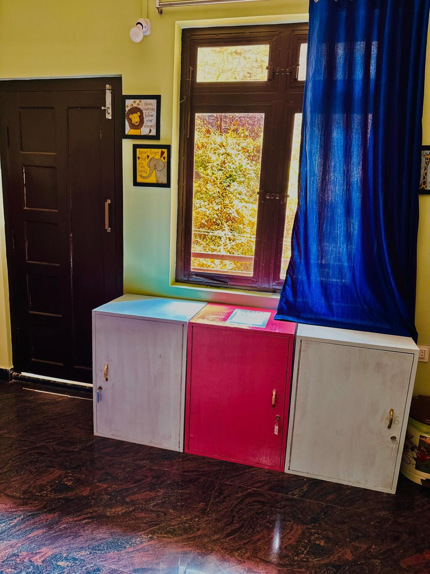 Xtsy Travellers Hostel 西隆 外观 照片