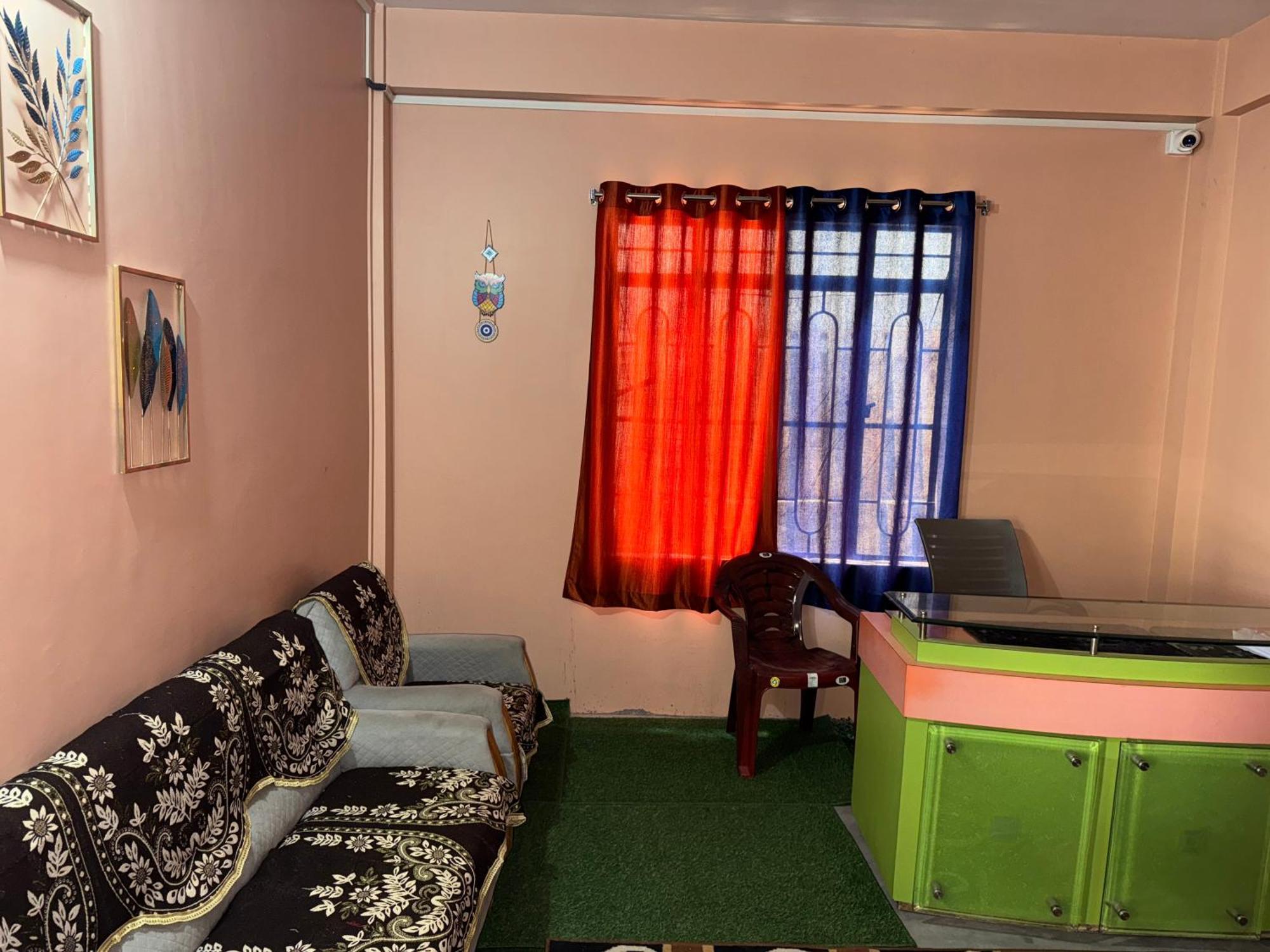 Xtsy Travellers Hostel 西隆 外观 照片