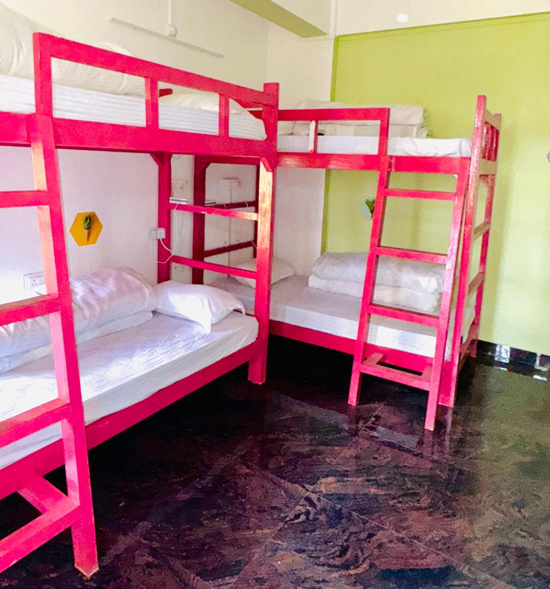 Xtsy Travellers Hostel 西隆 外观 照片