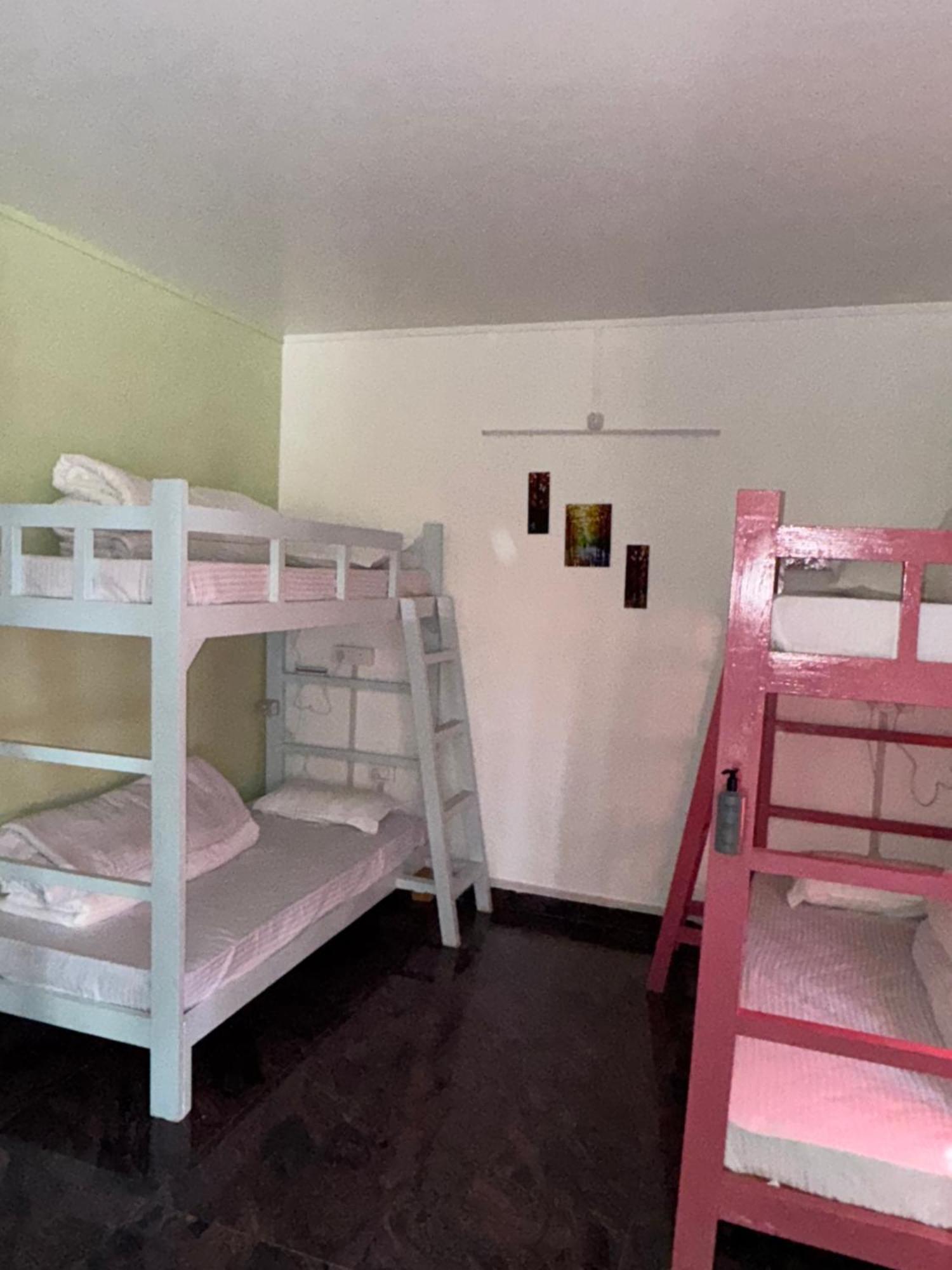Xtsy Travellers Hostel 西隆 外观 照片